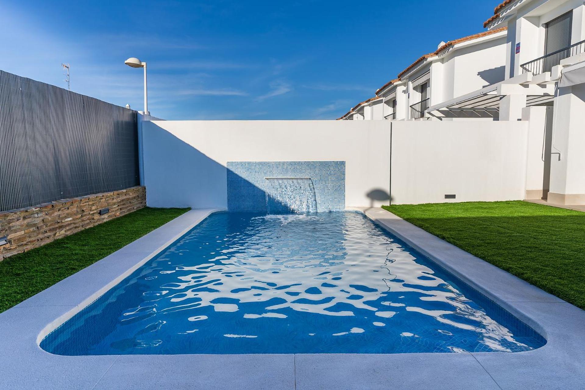 Pareado Con Piscina En Vakantiehuis
